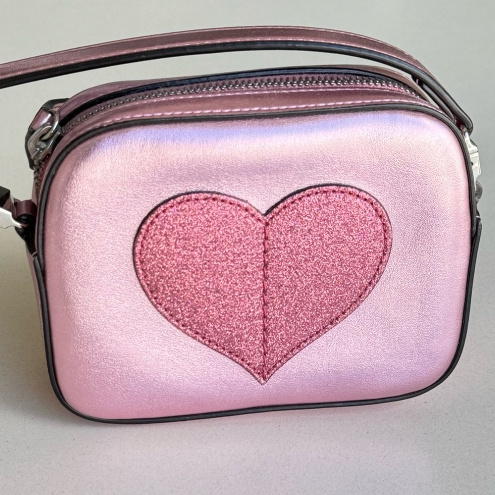 Gucci girls metallic leather heart purse